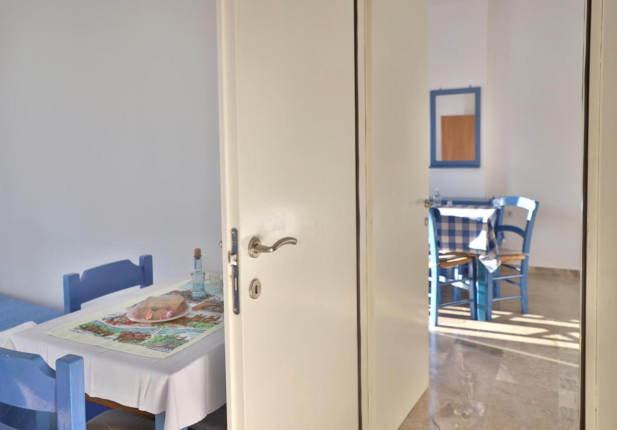 Helios Studios & Apartments Makry Gialos  Exterior photo