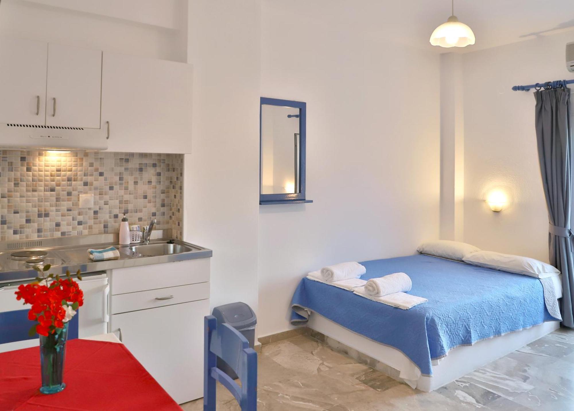 Helios Studios & Apartments Makry Gialos  Exterior photo