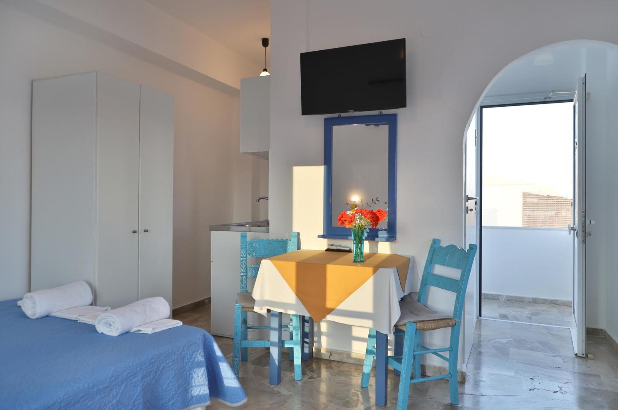 Helios Studios & Apartments Makry Gialos  Exterior photo
