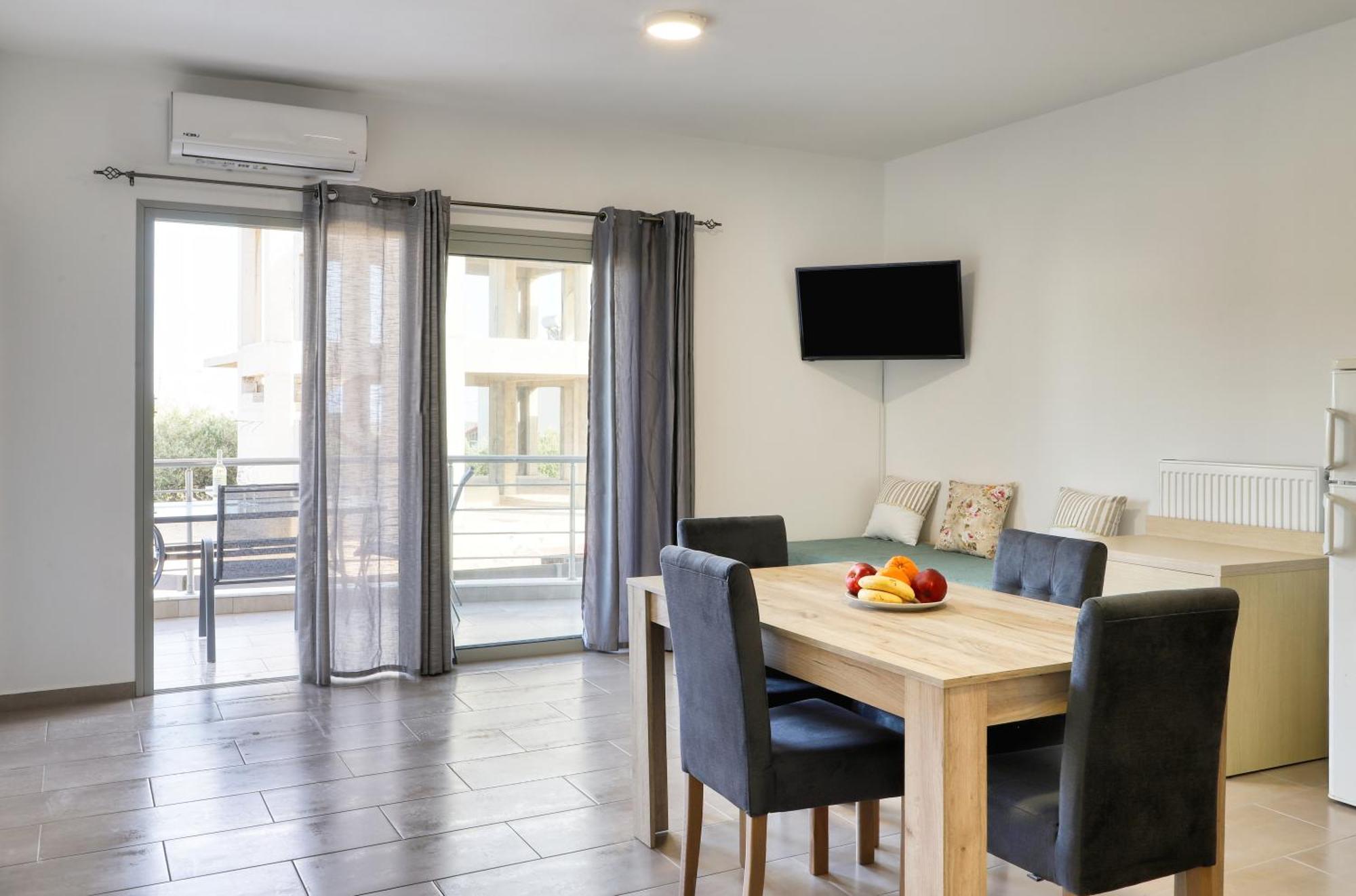 Helios Studios & Apartments Makry Gialos  Exterior photo