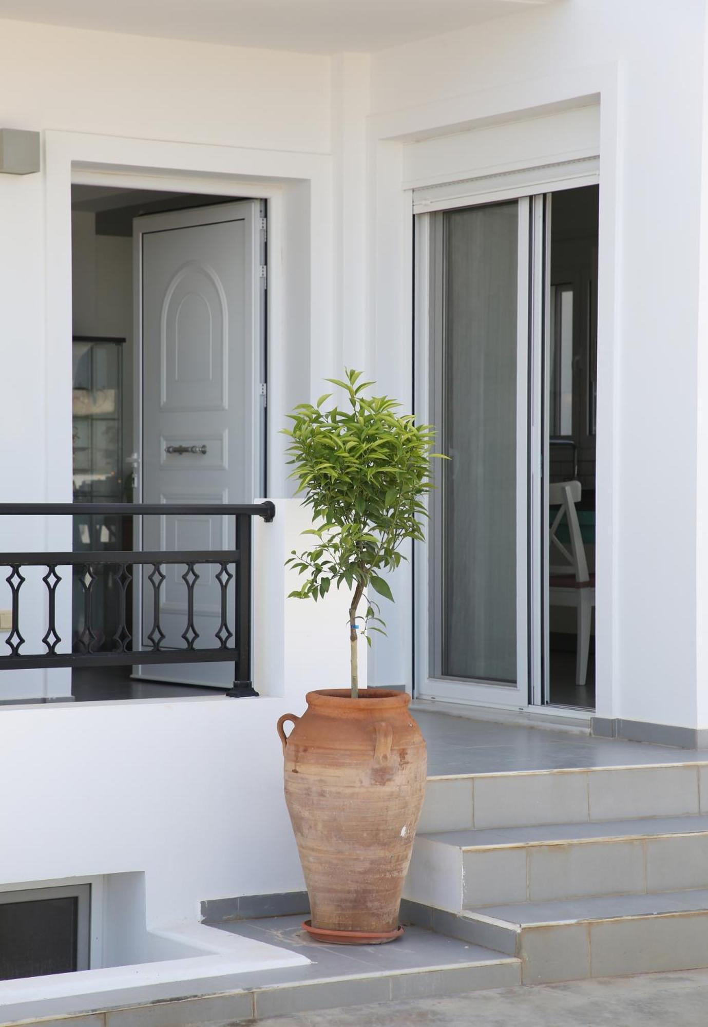 Helios Studios & Apartments Makry Gialos  Exterior photo